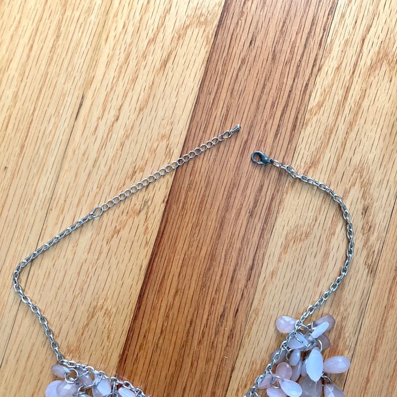 Women’s pale purple and fun cha cha style necklace with teardrop shaped beads - Picture 4 of 7